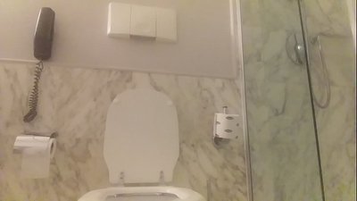 Dans la baignoire avec une rousse.
