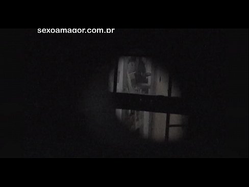 ❤️ Blondie se fait secrètement filmer par un voyeur du quartier caché derrière des briques creuses. ❌ Porno at fr.pornpk.ru